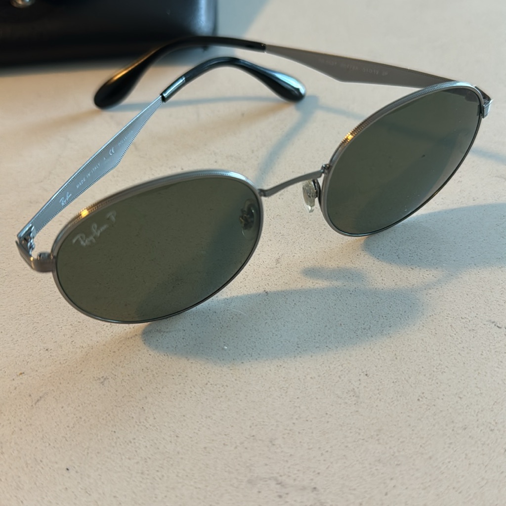Ray-Ban 90s Style Metallic Silver Sunglasses With Dark Green Lenses